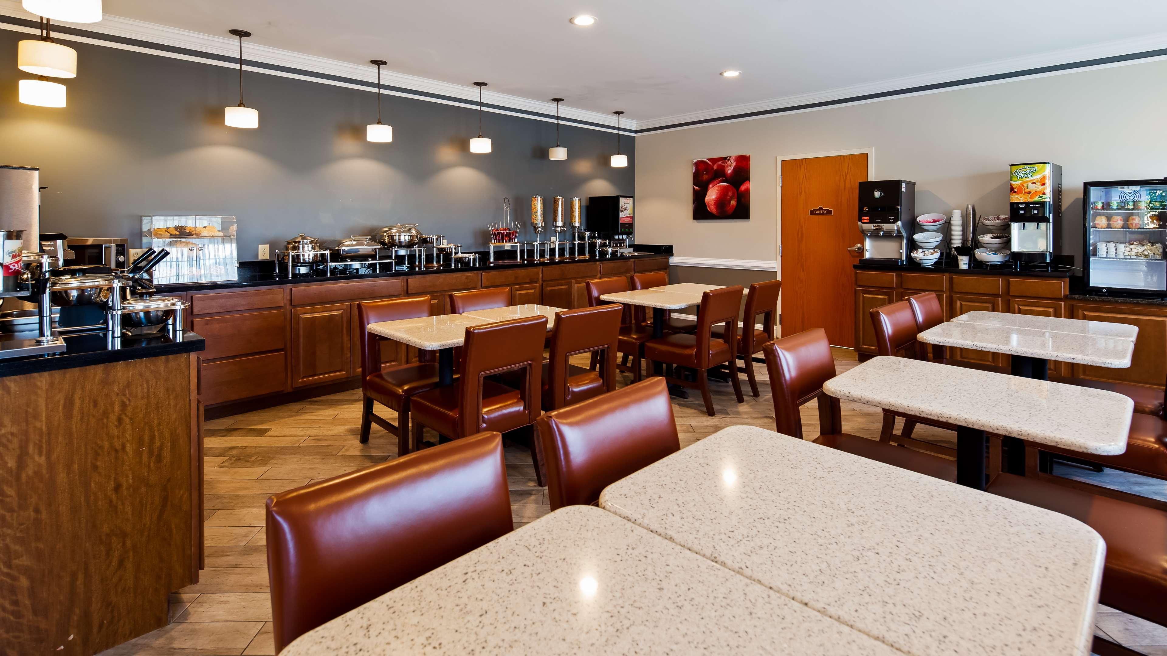 Best Western Plus Hannaford Inn & Suites Kenwood Eksteriør bilde