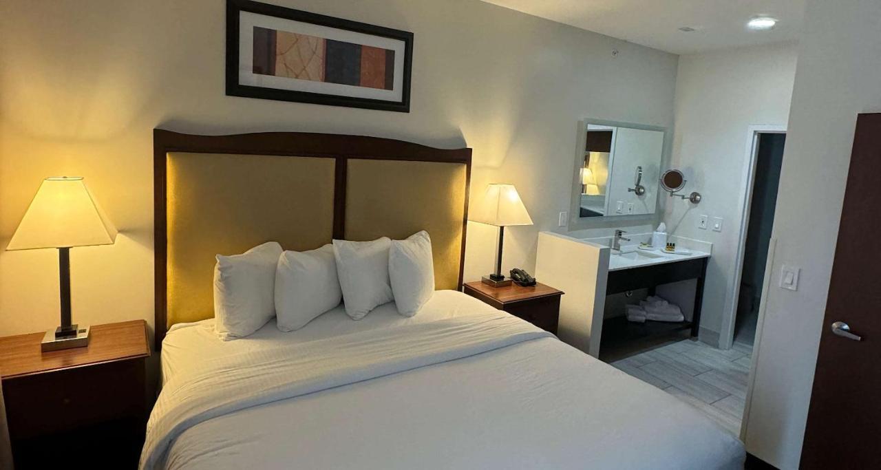 Best Western Plus Hannaford Inn & Suites Kenwood Eksteriør bilde