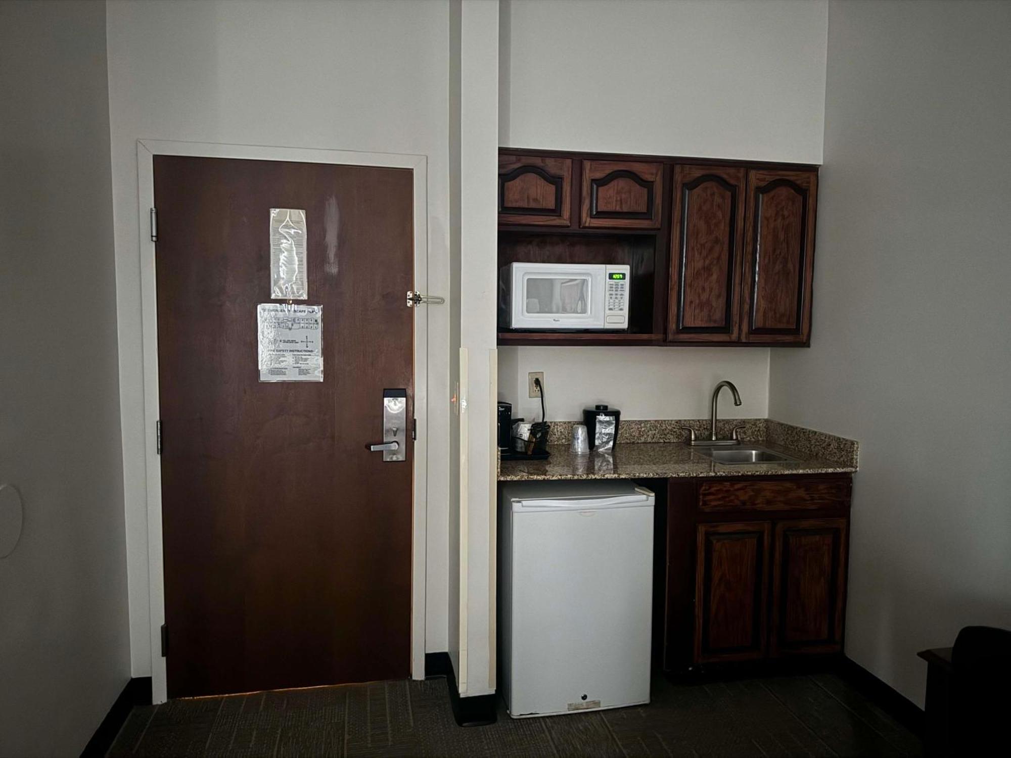 Best Western Plus Hannaford Inn & Suites Kenwood Eksteriør bilde
